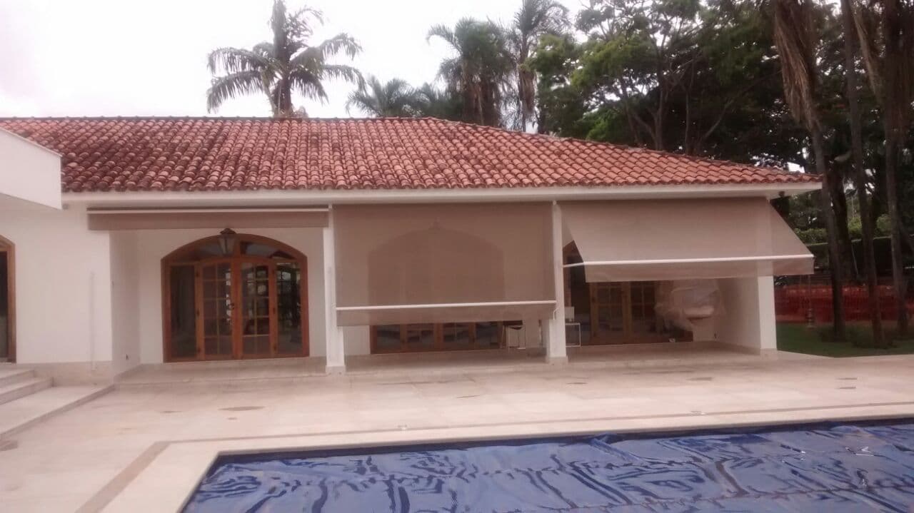 Toldo retrátil instalado em área de piscina - Luna Toldos Anápolis